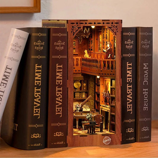 "Green Cottage" - DIY Book Nook Kit