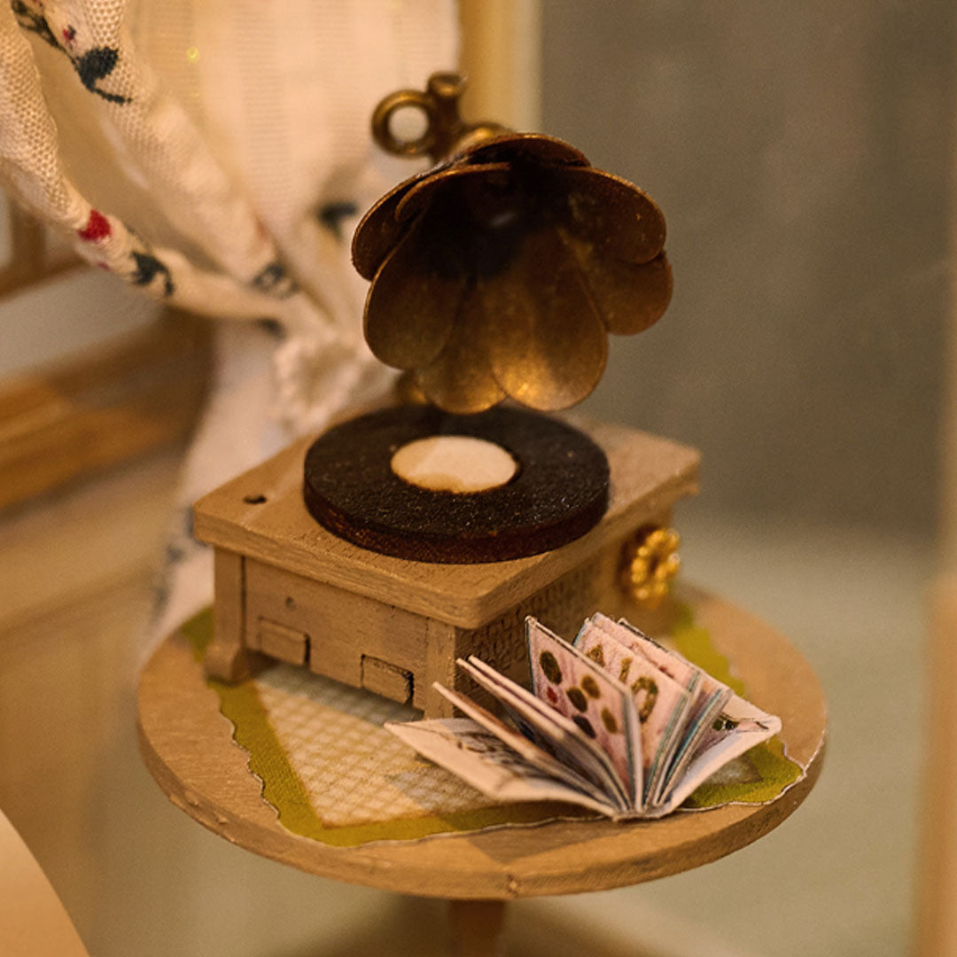 Vitrine's Tale DIY Miniature World Kit